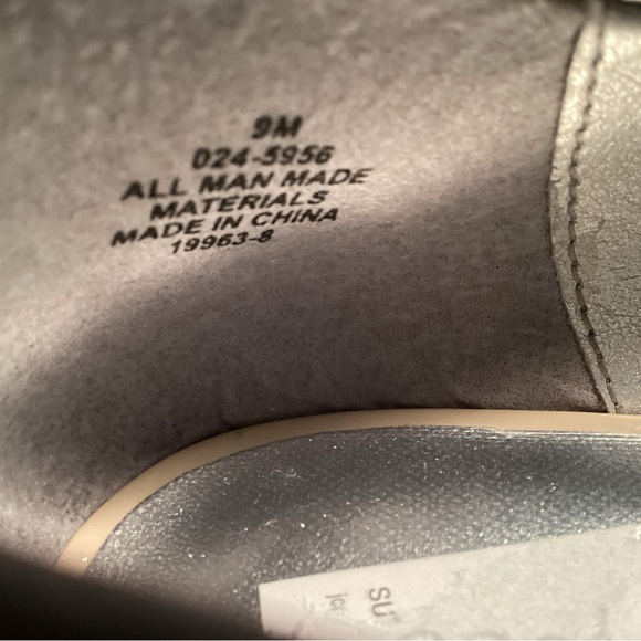 East 5th Beige pumps. NWT. New in Box size 9 - Picture 4 of 7